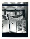 Publicidade das C.R.G.E. _ Salão de vendas da rua Garrett. Montra de electrodomésticos, frigorificos _ 1955-07-18 _ FNI _ 15186 _ 1.jpg