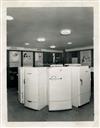 Publicidade das C.R.G.E. _ Salão de vendas da rua Garrett. Montra de frigorificos _ 1950-10-06 _ FNI _ 15186 _ 118.jpg