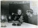 Publicidade das C.R.G.E _ Electrodomésticos. Um casal a tomar uma refeição _ 1900-00-00 _ Pelys _ 15169 _ 7.jpg