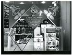 Publicidade das C.R.G.E. _ Salão de vendas da Rua Garrett. Montra de electrodomésticos _ 1965-04-23 _ FNI _ 15186 _ 207.jpg