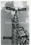 Linha a 220 kV  _ Amarrações de um poste de alta tensão _ [1964-09-25] _ FNI _ 13333 _96.jpg
