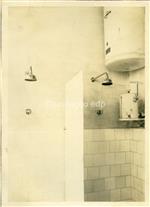 Publicidade das C.R.G.E _ Exposição. Casa de banho equipada com esquentador a gás _ 1900-00-00 _ FNI _ 15168 _ 2.jpg