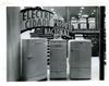 Publicidade das C.R.G.E. _ Salão de vendas da rua Garrett. Montra de frigoríficos _ 1951-08-24 _ FNI _ 15186 _ 105.jpg